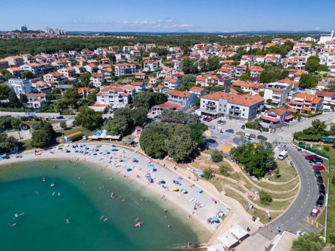Villa Sunce with heated pool and Apartment Gea, &Scaron;ikići & Pje&scaron;čana Uvala, Pula, Istria, Croatia Pula