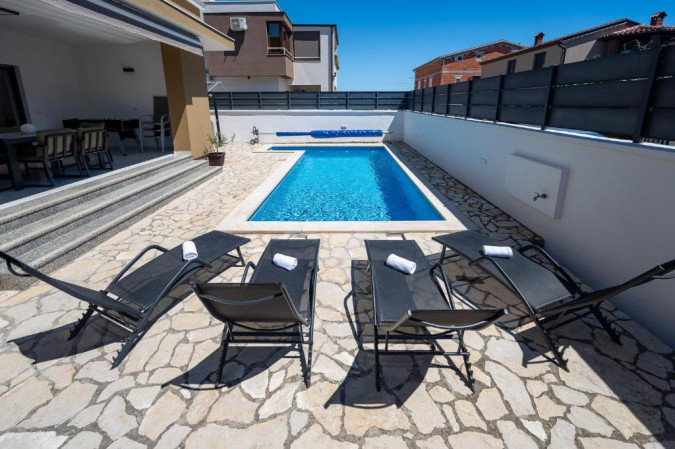 Exterior, Villa Sunce with heated pool and Apartment Gea, &Scaron;ikići & Pje&scaron;čana Uvala, Pula, Istria, Croatia Pula