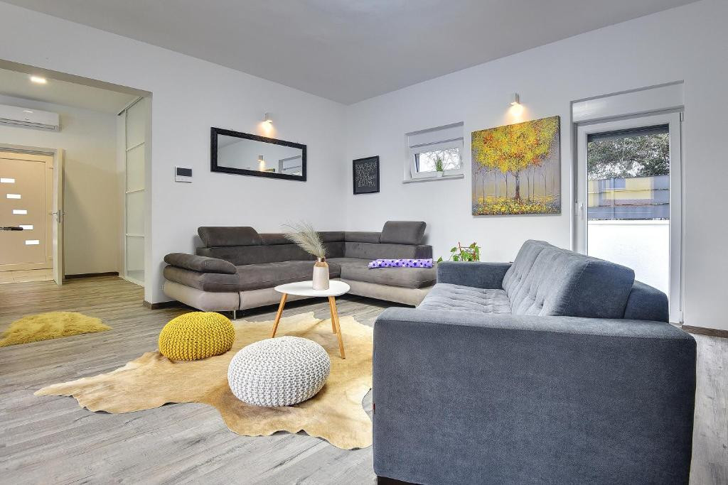 Villa Sunce and Apartment Gea - Accommodation made for enjoying the charms of Pula, Villa Sunce with heated pool and Apartment Gea, &Scaron;ikići & Pje&scaron;čana Uvala, Pula, Istria, Croatia Pula