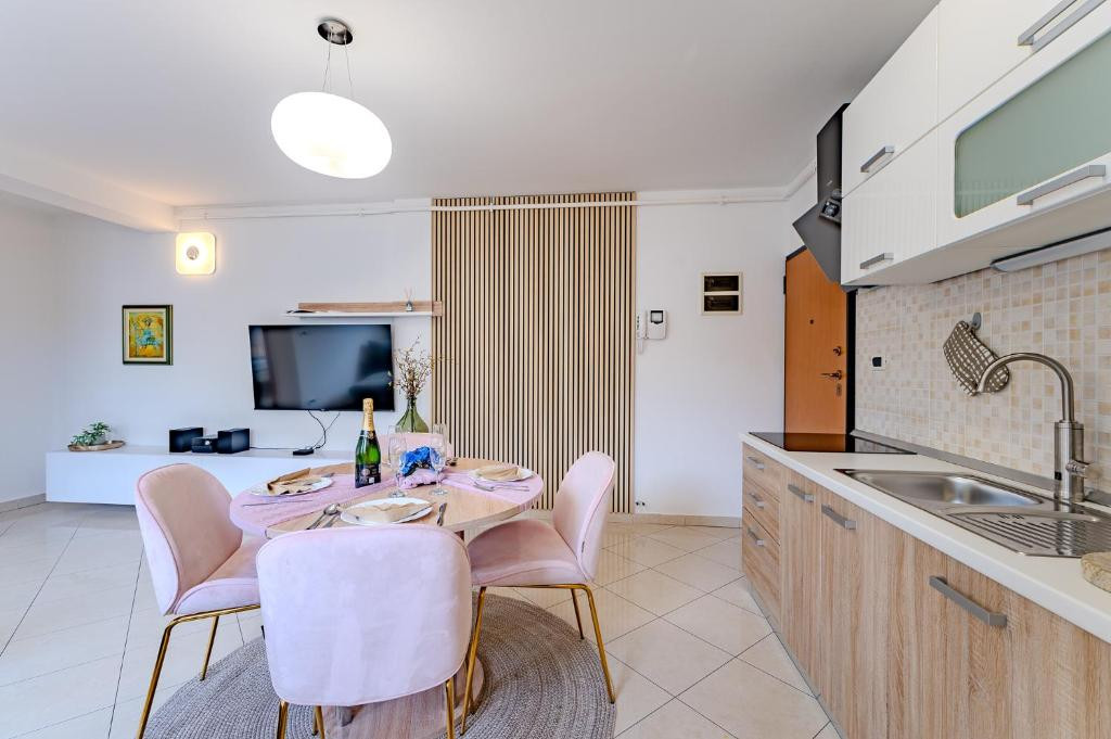 Villa Sunce and Apartment Gea - Accommodation made for enjoying the charms of Pula, Villa Sunce with heated pool and Apartment Gea, &Scaron;ikići & Pje&scaron;čana Uvala, Pula, Istria, Croatia Pula